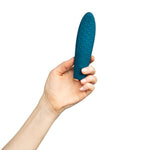 Share Satisfaction Raya - Luxury Textured Clitoral Vibrator With 10 Vibration Modes, Curved And Tapered Tip For Pinpoint Stimulation, Silicone, Waterproof And Usb Rechargeable - Dark Green