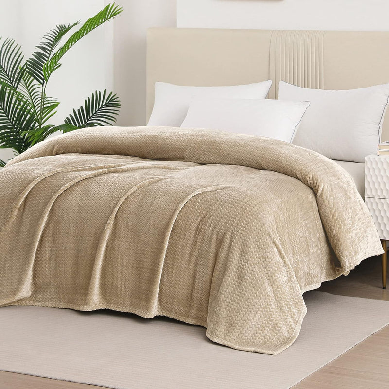 Ultra Breathable Jacquard Lightweight Fleece King Size Bed Blanket(90X104 Inch